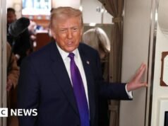 Trump twierdzi, że Obama udostępnił „informacje niejawne”, twierdząc, że kosmici istnieją prawdziwi