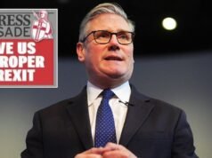 Keir Starmer i Nigel Farage w awanturze dotyczącej Brexitu, gdy premier planuje porozumienie z Brukselą | Polityka | Aktualności