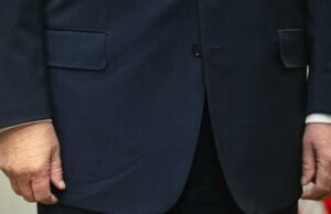 Posiniaczona dłoń Trumpa „spuchła” w obliczu rosnących obaw o zdrowie | Świat | Aktualności