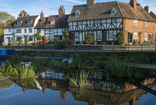 Wściekłość w związku z planem miasta Cotswolds nałożenia kar finansowych na mieszkańców za „rujnowanie miasta dla turystów” | Wielka Brytania | Aktualności