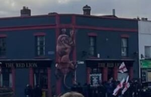 Przed pubem Bristol wybucha masowa bójka uliczna z udziałem 50 osób | Wielka Brytania | Aktualności