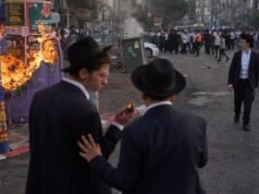 Plany poboru powodują zamieszki na ulicach dużego miasta z atakami żołnierzy | Świat | Aktualności