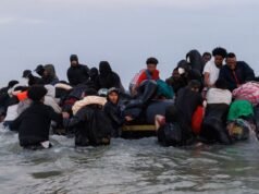 Oburzenie po tym, jak migranci na małych łódkach otrzymali 500 tys. funtów wypłaty za naruszenie praw | Wielka Brytania | Aktualności