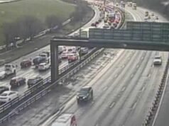 Ruch M60 NA ŻYWO: „Poważny” wypadek dwóch samochodów i poważne opóźnienia na ruchliwej autostradzie