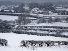 Met Office wydaje nowe ostrzeżenie przed deszczem i śniegiem, ponieważ 6 obszarów Wielkiej Brytanii boryka się z przerwami w dostawie prądu i powodziami