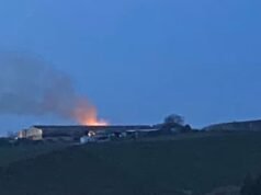 Mieszkańcy kazali „nie zamykać drzwi i okien”, ponieważ ogromny pożar zmienia niebo na „pomarańczowe” | Wielka Brytania | Aktualności