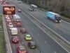 M4 zamknięta NA ŻYWO: Zamknięcie w obu kierunkach powoduje poważne opóźnienia | Wielka Brytania | Aktualności