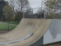 Pchnięcie nożem w skateparku wszczyna śledztwo w sprawie morderstwa: umiera 20-letni mężczyzna | Wielka Brytania | Aktualności