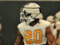 Były Vol poświęca się piłce nożnej w Alabamie