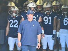 Trener Yale Tony Reno ustępuje ze stanowiska ze względu na „obecną sytuację zdrowotną”