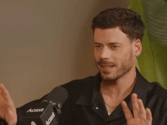 François Arnaud mówi, że oglądanie „Ostrej rywalizacji” z mamą byłoby „torturą”