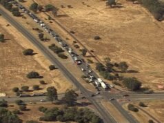 Mieszkańcy części Darling Downs i Hilbert nakazali ewakuację, gdy strażacy walczą z niebezpiecznym pożarem buszu