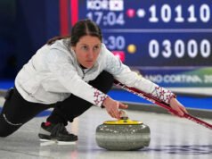 Zimowe Igrzyska Olimpijskie 2026: reprezentacja Stanów Zjednoczonych w curlingu kobiet awansuje do play-offów po dogrywce Tabithy Peterson ze sprzęgłem młotkowym
