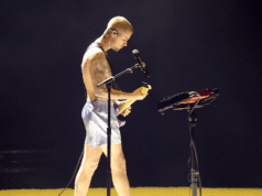 Justin Bieber występuje w majtkach na rozdaniu nagród Grammy