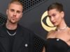 Justin i Hailey Bieber noszą przypinki „ICE Out” na rozdaniu nagród Grammy