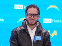 Zobacz: Jim Harbaugh i Mike McDaniel z Chargers przyłapani na meczu Lakers