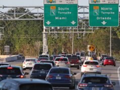 Z raportu wynika, że Amerykanie jeżdżą coraz częściej, mimo że miliardy ludzi napływają do transportu masowego