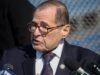Rep. Jerry Nadler zamyka oczy podczas przesłuchania przed sądem w Izbie Reprezentantów Pam Bondi