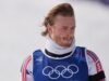 Norweski narciarz rzuca tyczką po utracie olimpijskiego złota w slalomie w zamieci