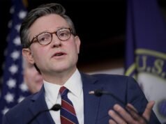 Spiker Izby Reprezentantów Mike Johnson przewiduje, że zawieszenie działalności rządu zakończy się we wtorek