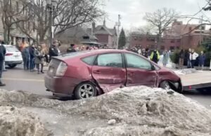 Policja w St. Paul twierdzi, że pojazd prawdopodobnie ścigany przez agentów federalnych rozbija się w centrum miasta