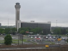 Awaria silnika lotu JetBlue 543 wymusza awaryjny powrót do Newark