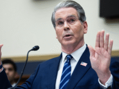 Przedstawiciel Waters pyta: „Czy możesz go uciszyć?” podczas zeznań Treasury Bessent