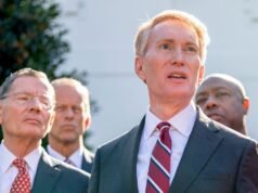 Raport Sena Lankforda podkreśla, że 240 milionów dolarów z pieniędzy podatników wydanych na testy na zwierzętach transpłciowych