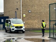 Policja twierdzi, że chłopiec aresztowany w związku z podwójnym pchnięciem nożem w Kingsbury High School w Londynie to były uczeń | Wiadomości z Wielkiej Brytanii