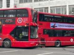Sześć osób trafiło do szpitala po zderzeniu dwóch piętrowych autobusów | Wiadomości z Wielkiej Brytanii