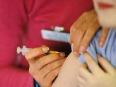 Premier wzywa rodziców do sprawdzenia aktualności szczepionek po wybuchu epidemii odry | Wiadomości polityczne