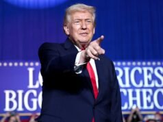 Zespół Trumpa koncentruje się na gospodarce jako najważniejszej kwestii podczas średnioterminowego spotkania strategicznego