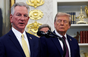 Senator Tuberville ostrzega burmistrza Alabamy Stewarta w związku z planami ochrony ICE